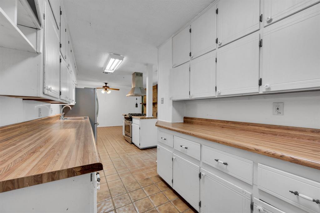 7509 Overhill Road Property Photo 11