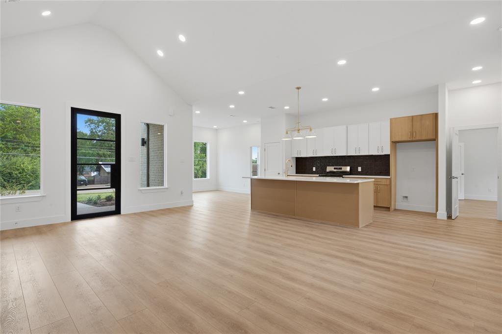 2634 Bainbridge Drive Property Photo 4