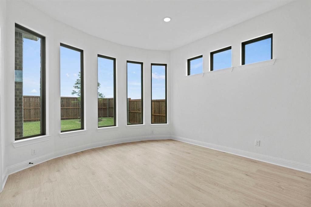 2824 Paddington Drive Property Photo 5