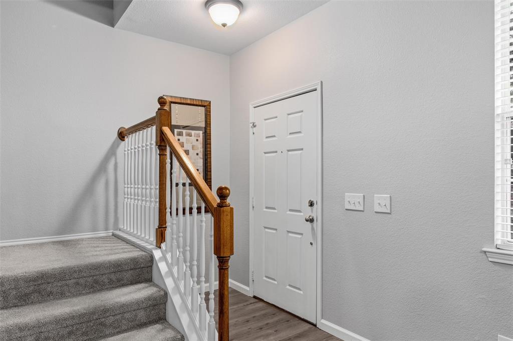 4921 Stone Gate Trail Property Photo 4