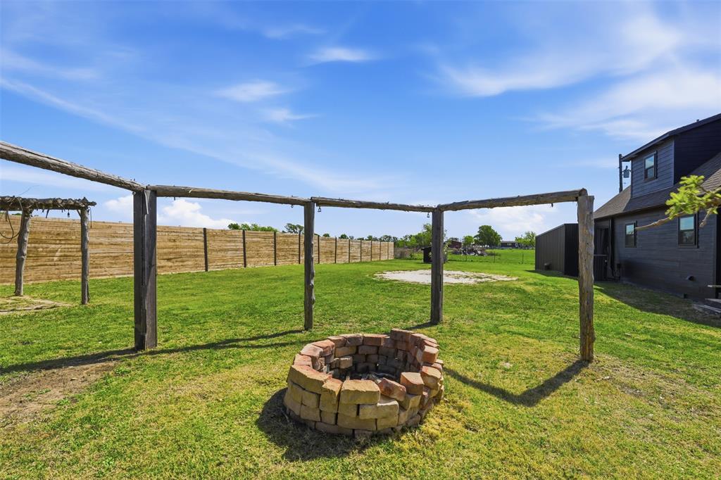 1865 Old Denton Highway Property Photo 1