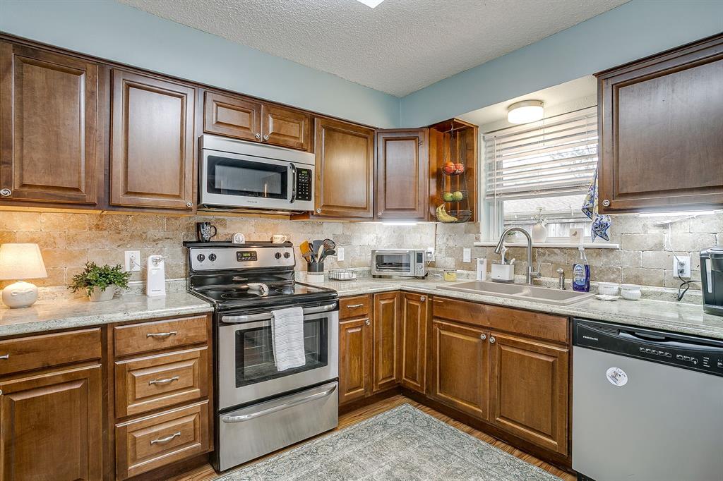 5011 Ledgestone Drive Property Photo 15