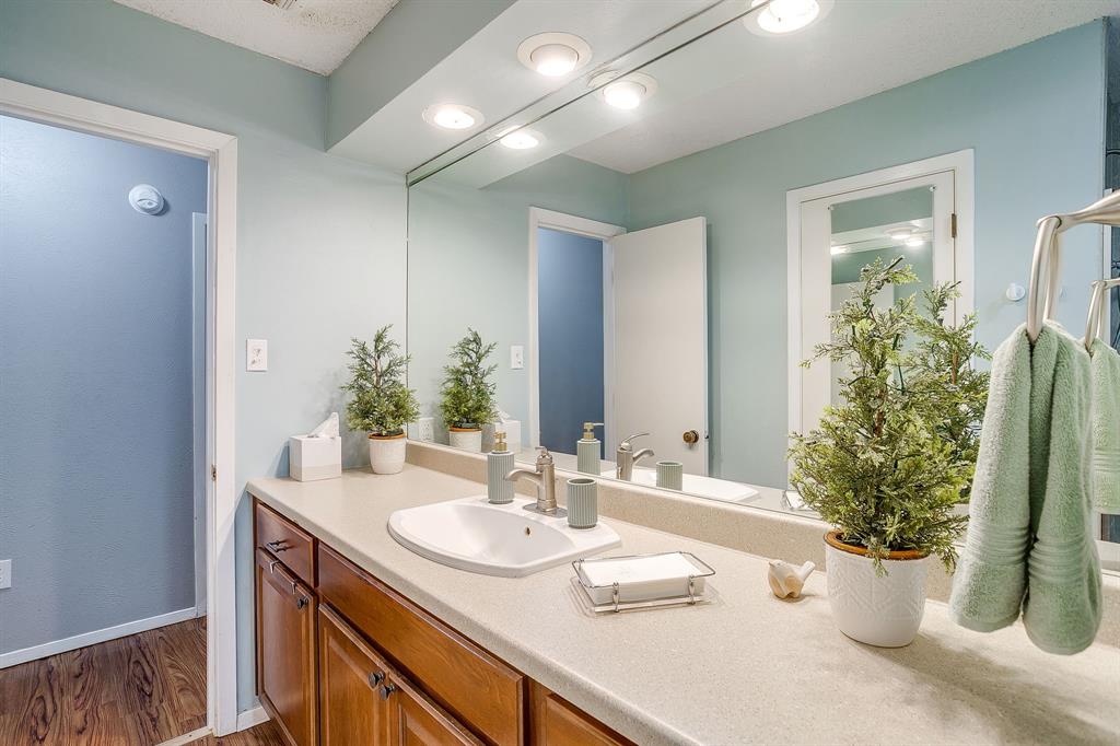 5011 Ledgestone Drive Property Photo 25