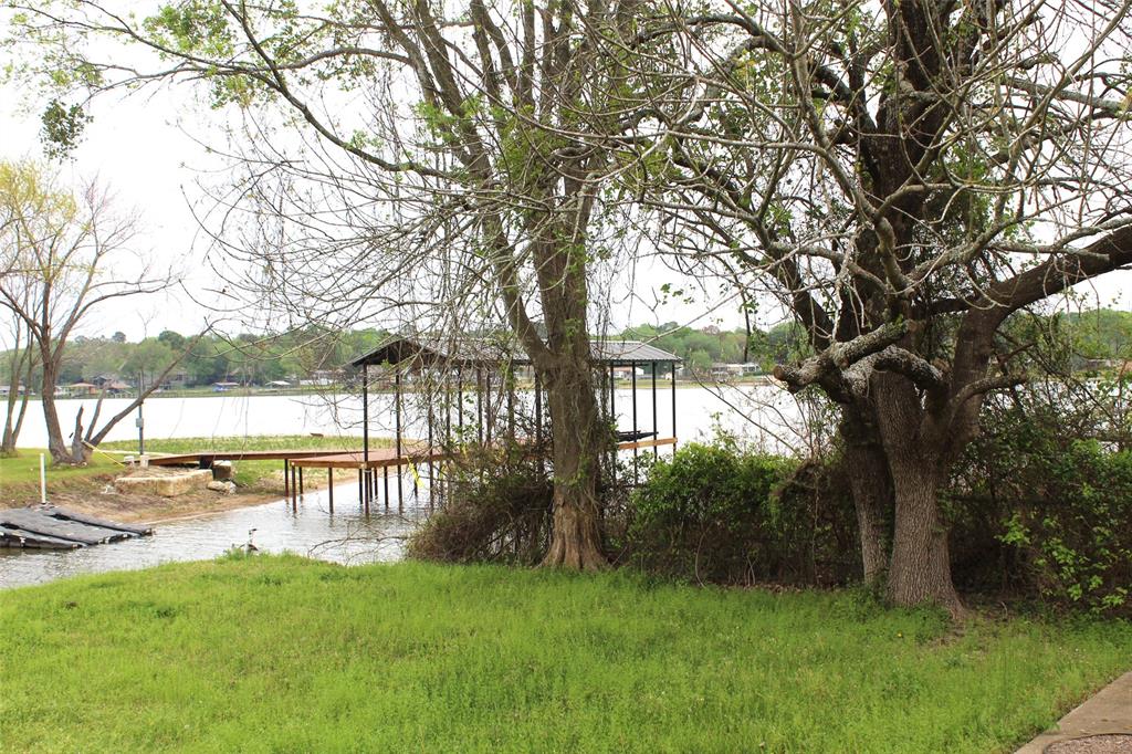 107 Shoreline Drive Property Photo 9