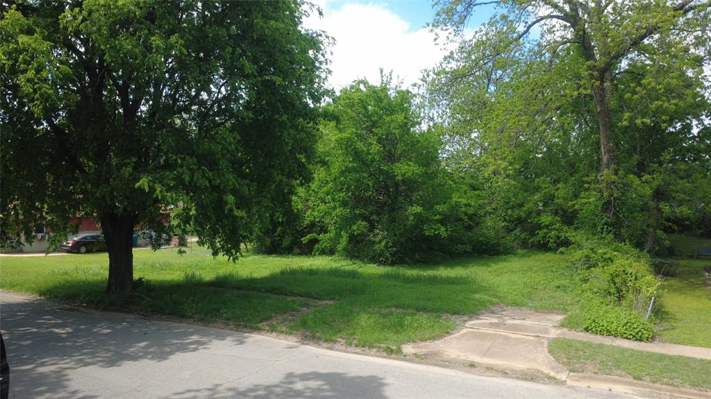 611 W Johnson Street Property Photo 4