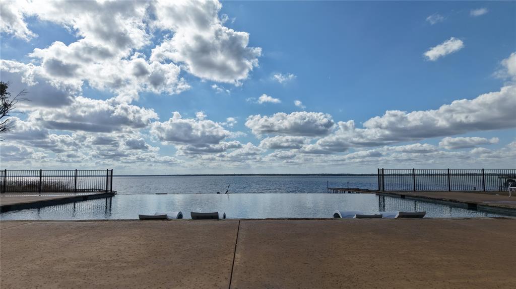 1520 Shoreline Drive Property Photo 8