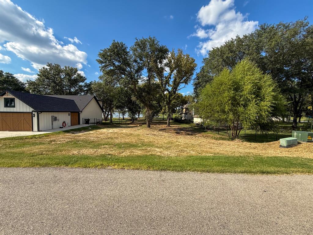 1520 Shoreline Drive Property Photo 18