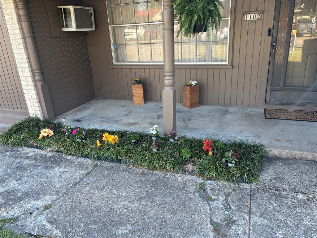 1102 Anthony Drive Property Photo 2
