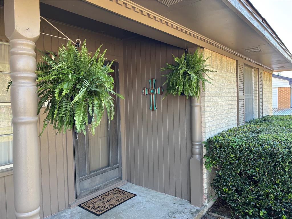 1102 Anthony Drive Property Photo 3