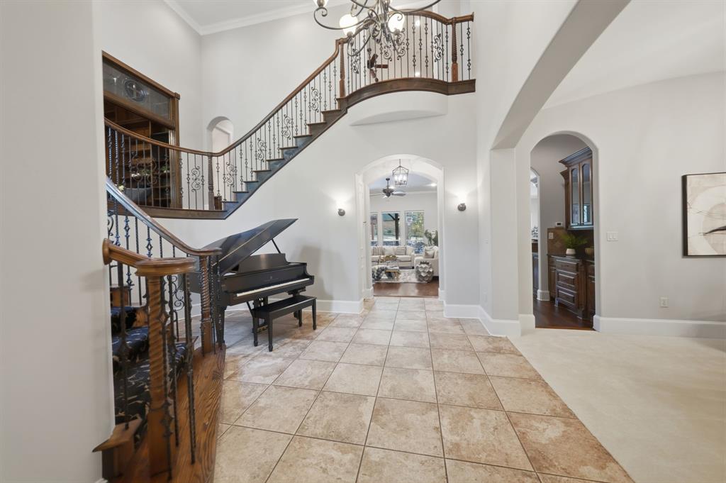 14907 Lake Forest Drive Property Photo 5