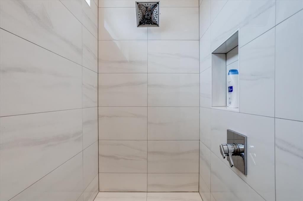 124 Cote D Azur Drive Property Photo 17