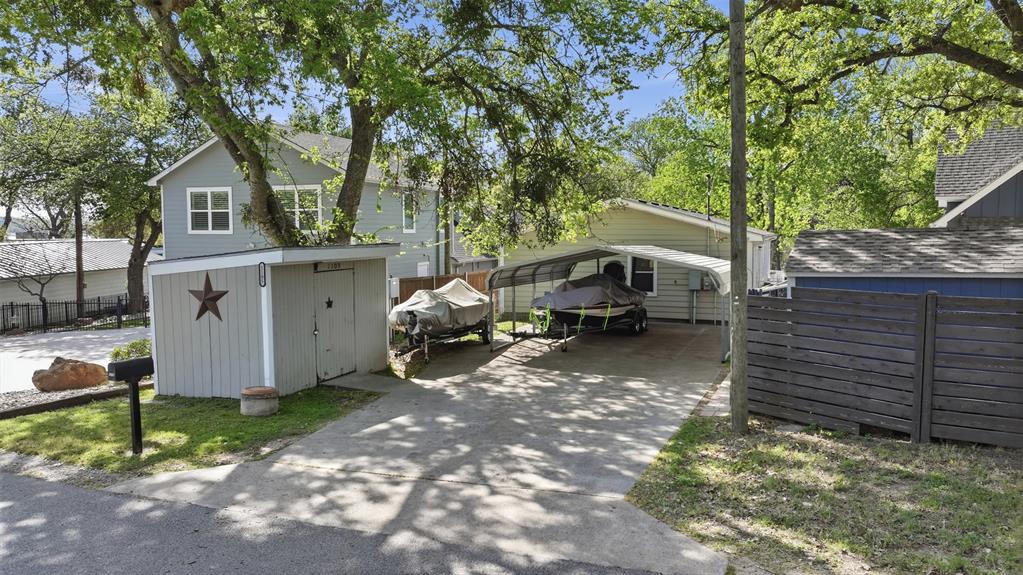 1105 E Lake Drive Property Photo 3