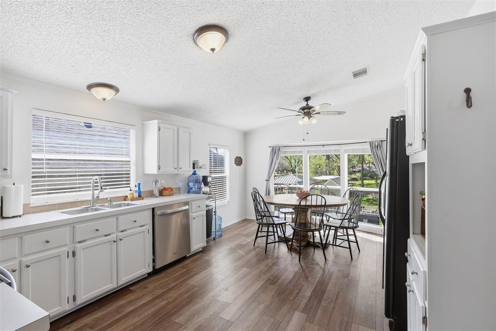 1105 E Lake Drive Property Photo 6