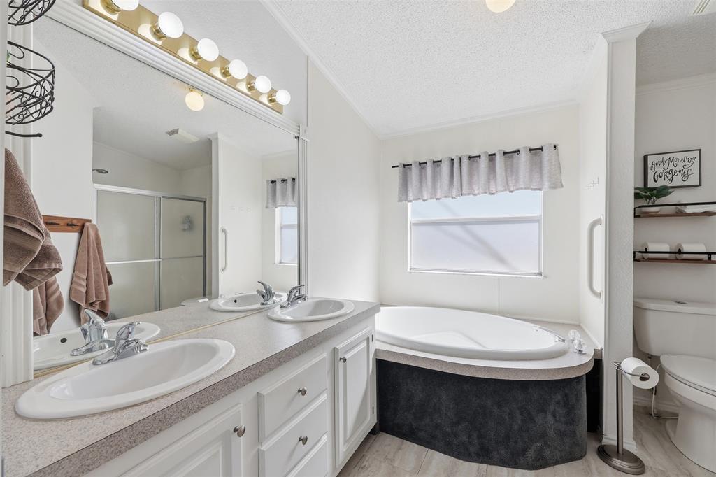 1105 E Lake Drive Property Photo 13
