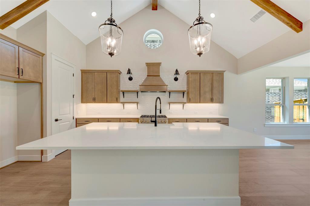 5668 Taylor Trail Property Photo 10