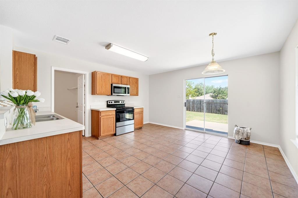 2800 Arbury Drive Property Photo 5