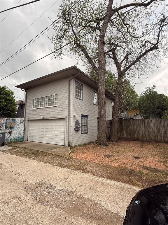 3918 Bowser Avenue Property Photo 2