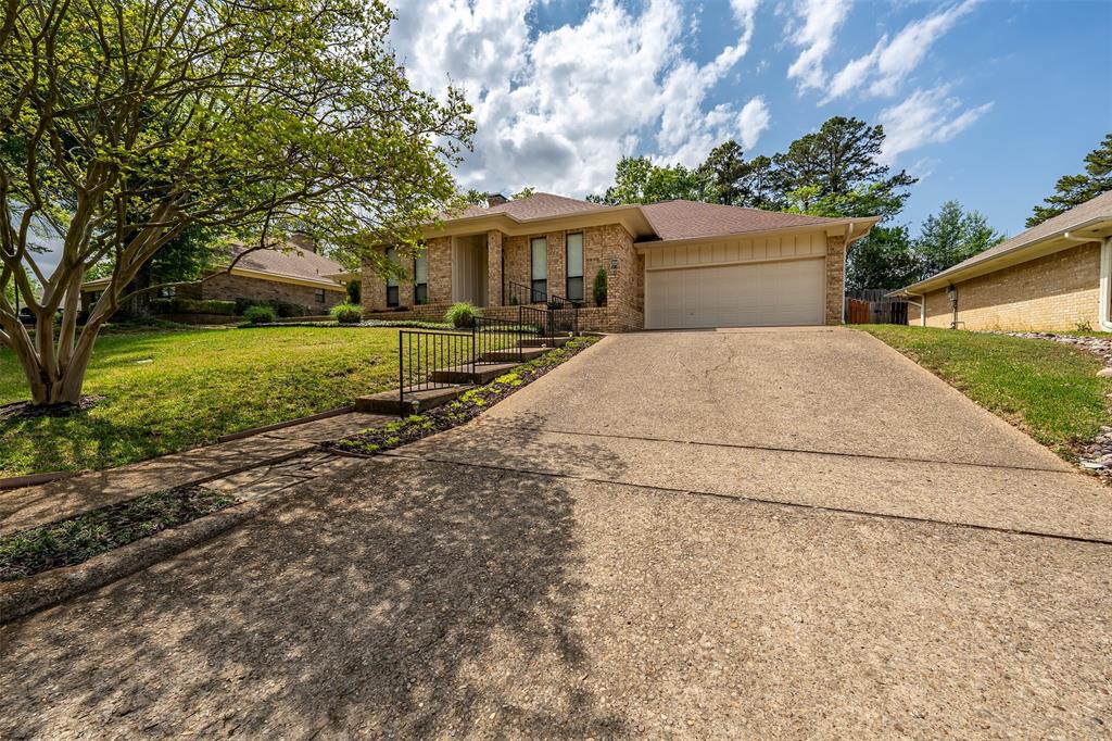 4913 Pine Knoll Property Photo 3