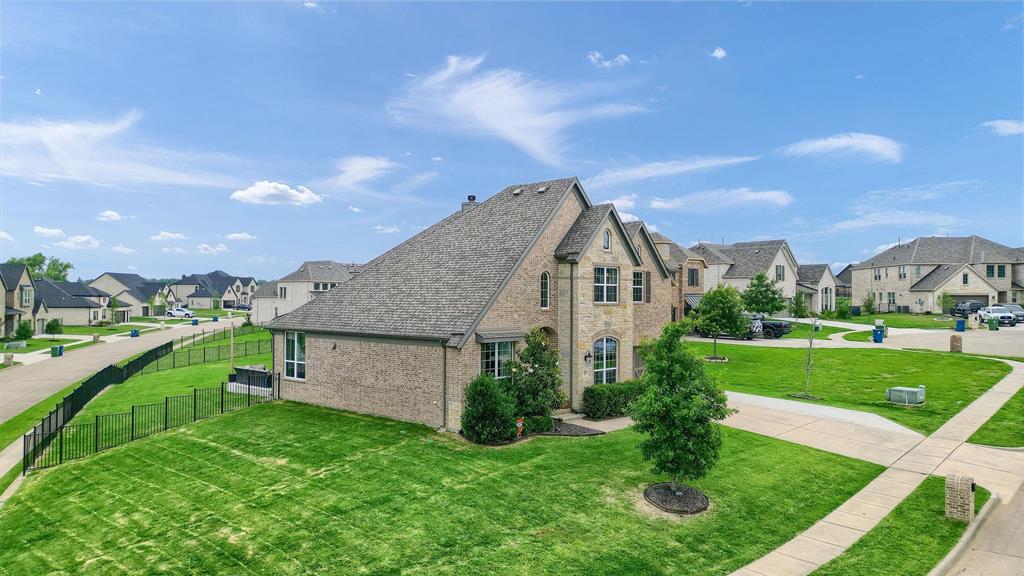 2113 Deer Run Property Photo 3
