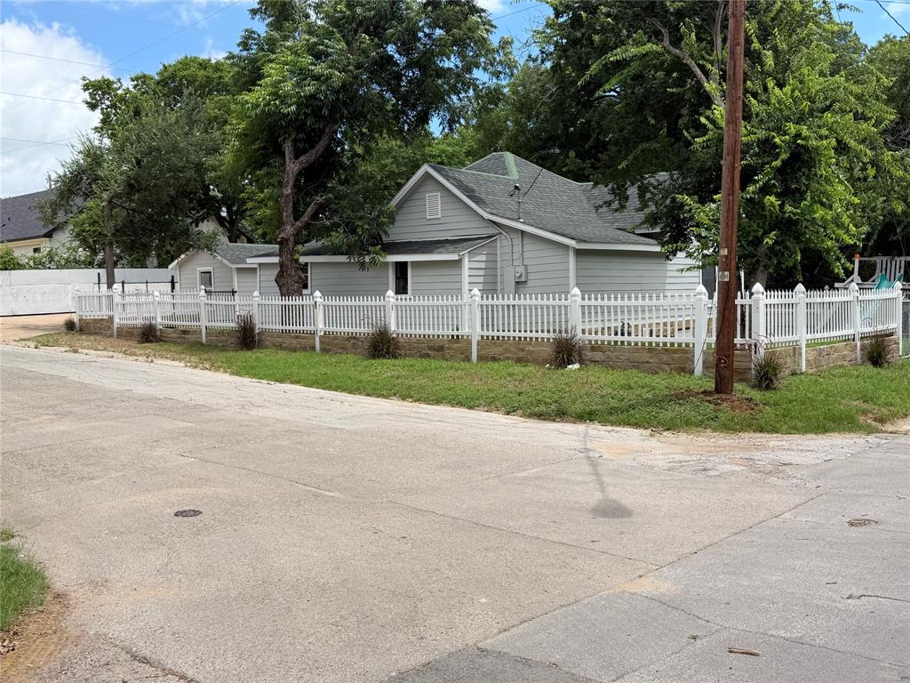 701 Olive Street Property Photo 1