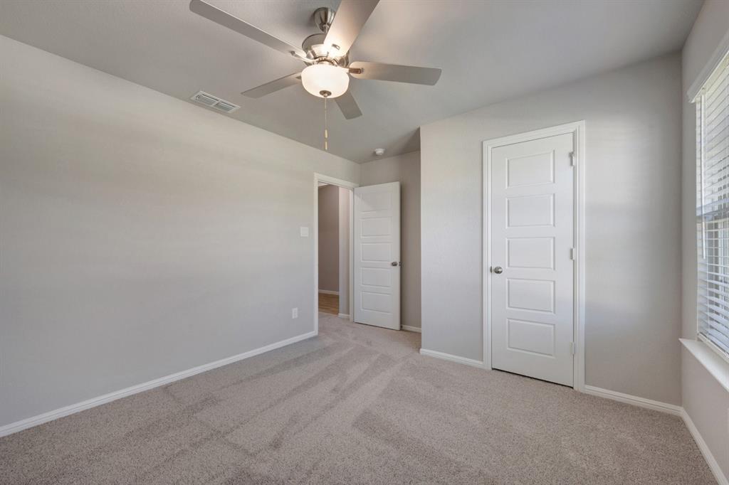 2700 Tamarack Lane Property Photo 8