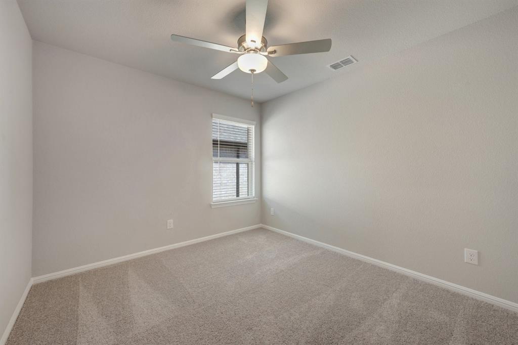 2700 Tamarack Lane Property Photo 10