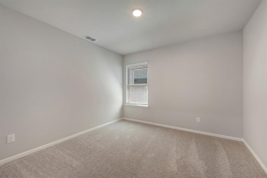 2700 Tamarack Lane Property Photo 13
