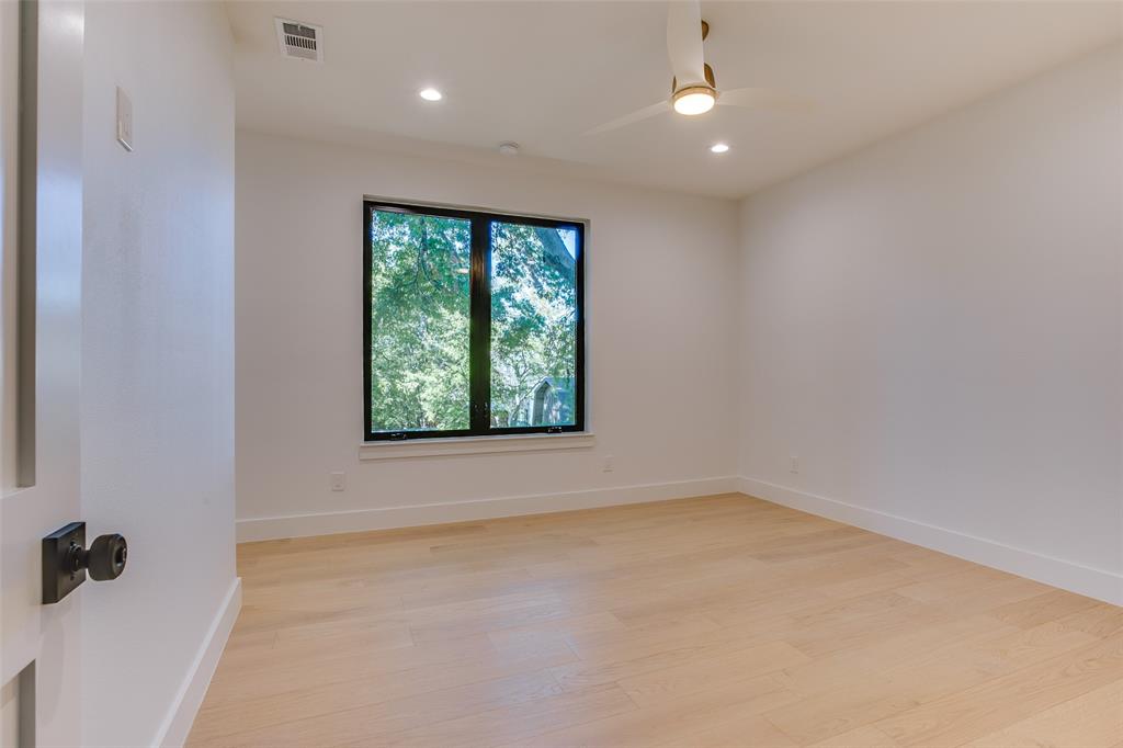 4311 Merrell Road Property Photo 20