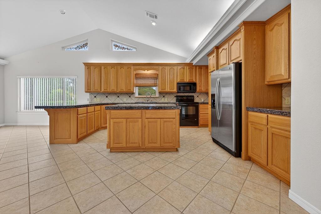 2436 Lakefront Shores Road Property Photo 11