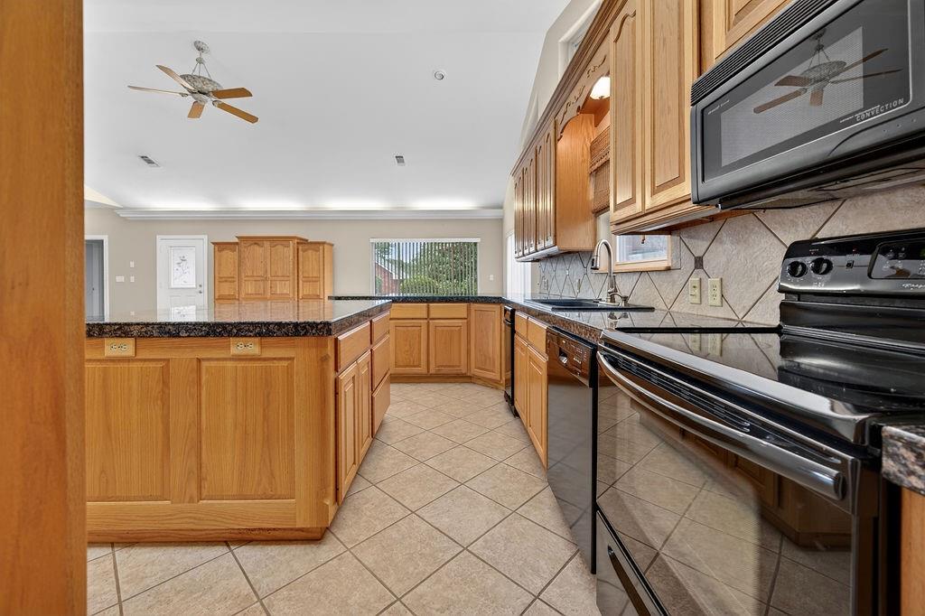 2436 Lakefront Shores Road Property Photo 12