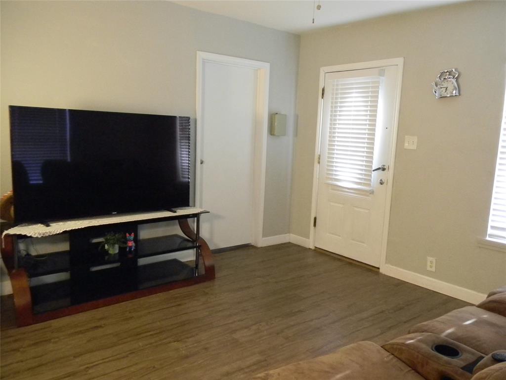 2320 S Denley Drive Property Photo 3