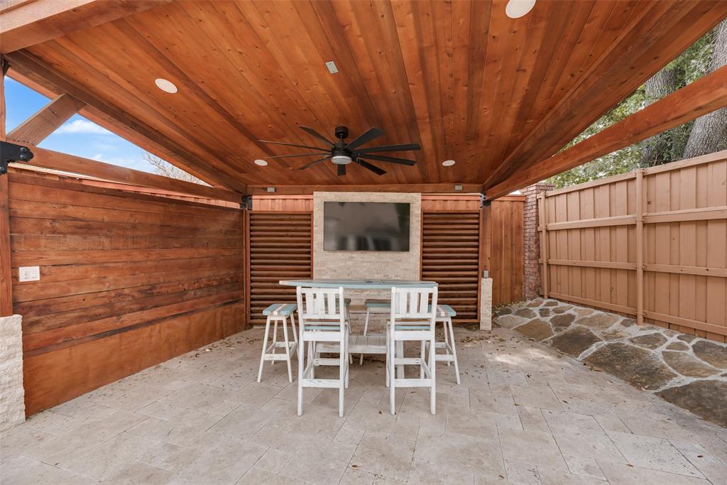 4612 Saxon Drive Property Photo 3