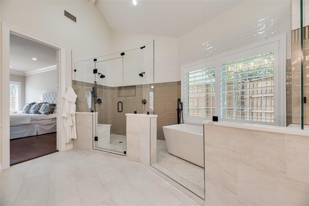 4612 Saxon Drive Property Photo 4