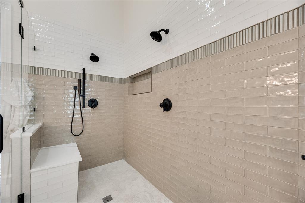 4612 Saxon Drive Property Photo 7