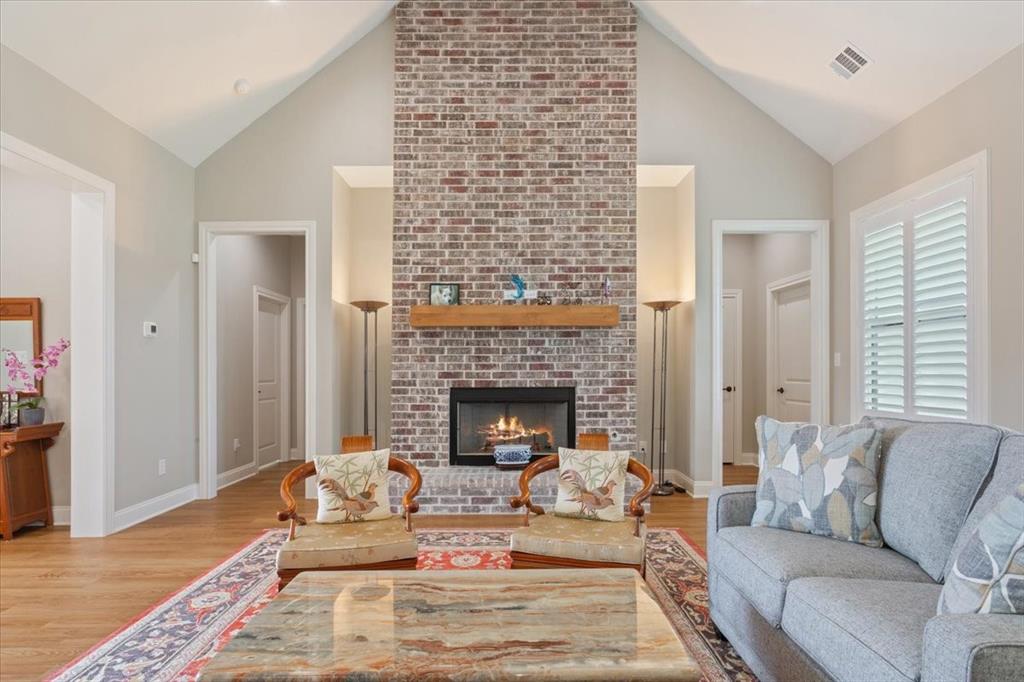 11011 King's Canyon Property Photo 6
