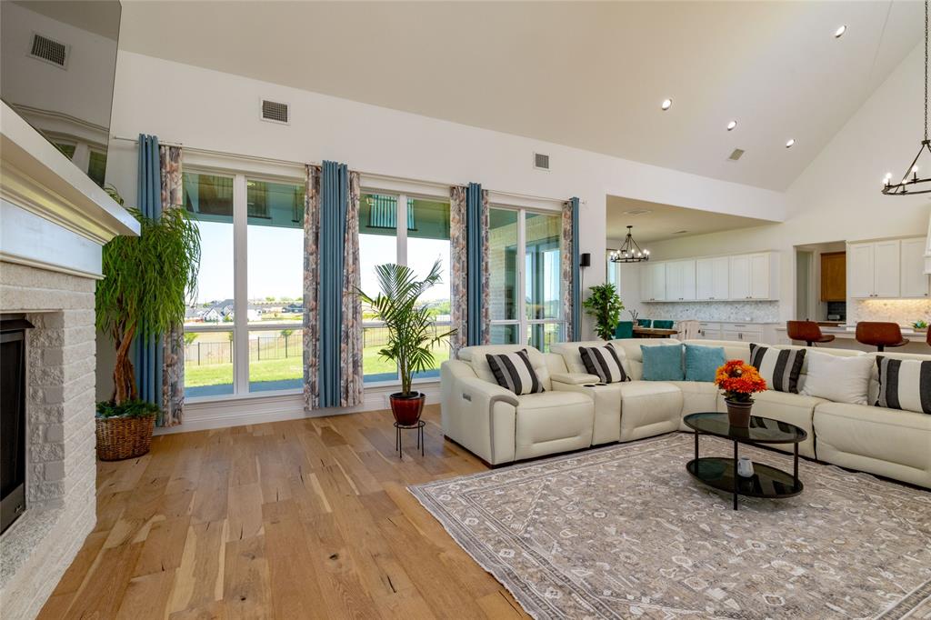 2037 Waterleaf Road Property Photo 3