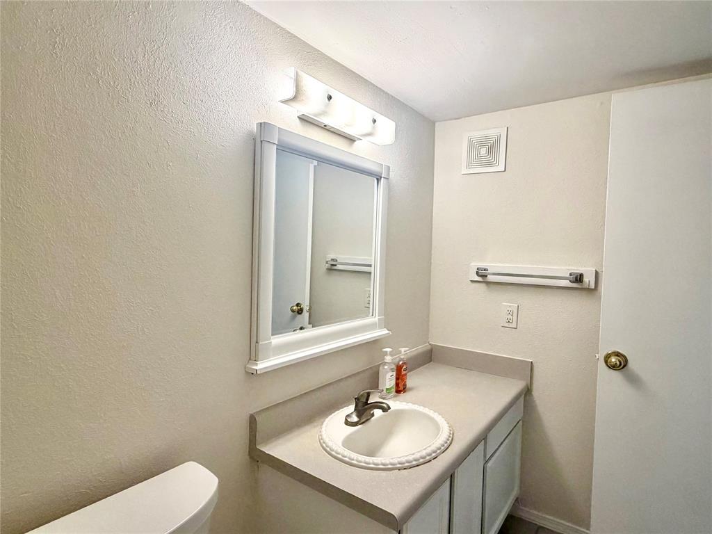 18333 Roehampton Drive 624 Property Photo 22