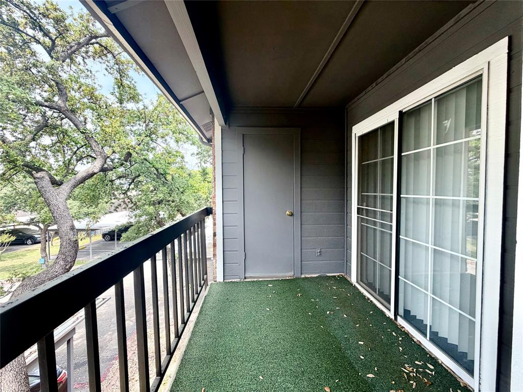 18333 Roehampton Drive 624 Property Photo 25
