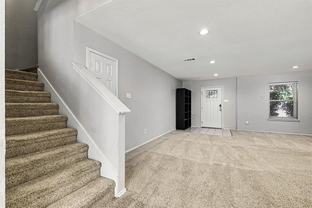 4030 Holly Leaf Court Property Photo 5