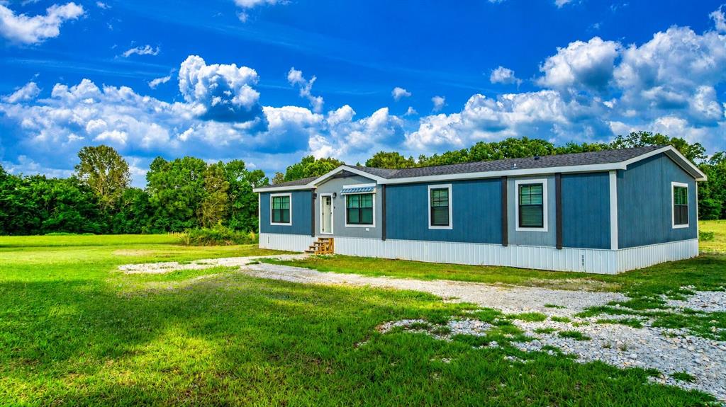 5889 Farm Road 910 Property Photo 12