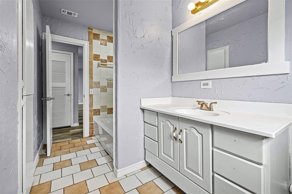 203 S Lancaster Street Property Photo 31
