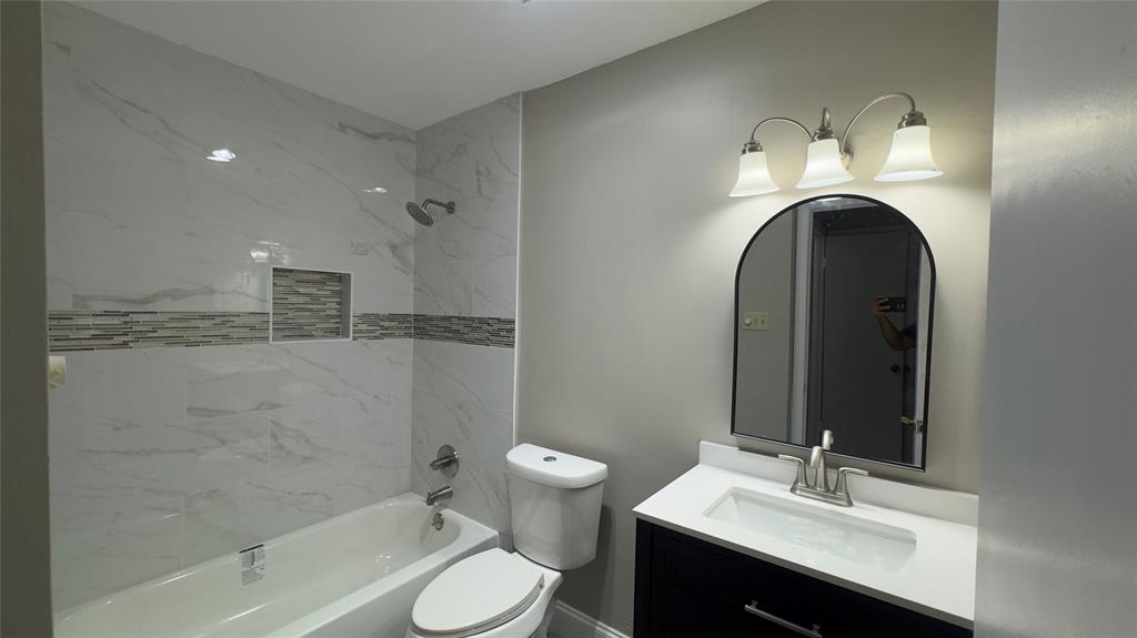 2648 Custer Parkway B Property Photo 2