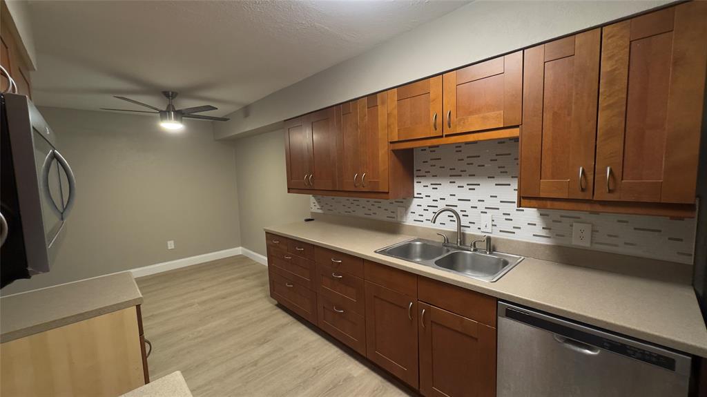 2648 Custer Parkway B Property Photo 3