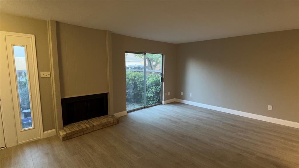 2648 Custer Parkway B Property Photo 4