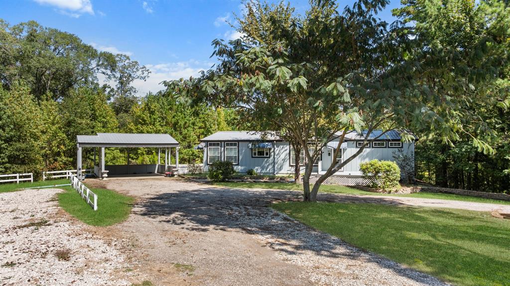 905 County Road 4914 Property Photo 2