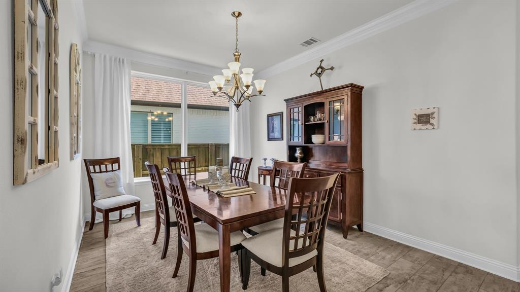1709 Roundtree Circle Property Photo 8