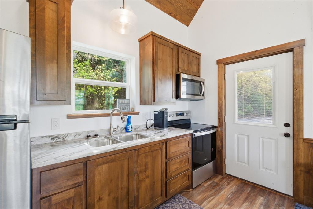 330 Chism Trail Property Photo 7