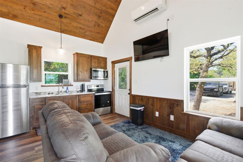 330 Chism Trail Property Photo 8