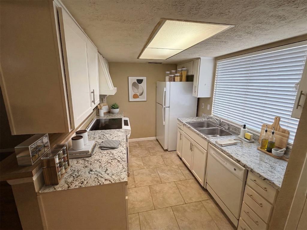 2051 Embassy Way Property Photo 6