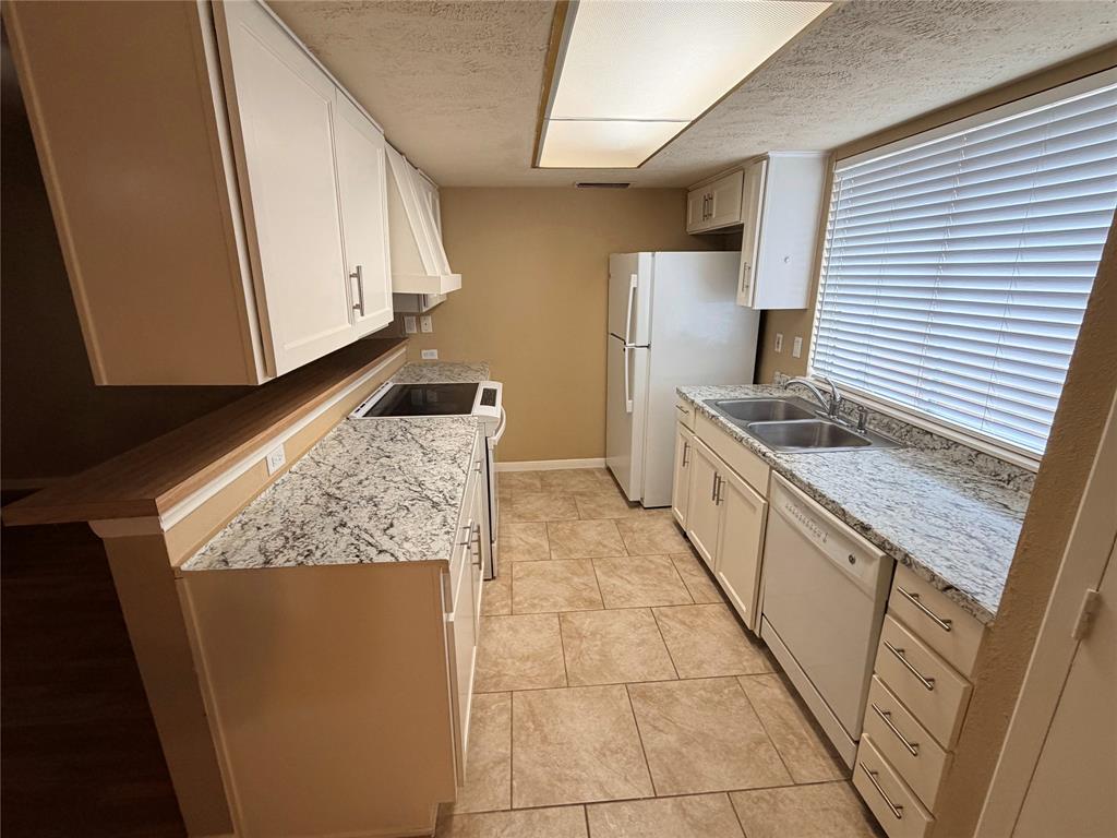 2051 Embassy Way Property Photo 7